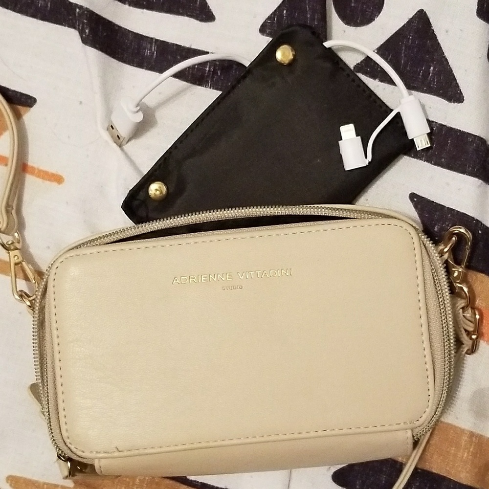 New Adrienne Vittadini Charging Zip Phone clutch